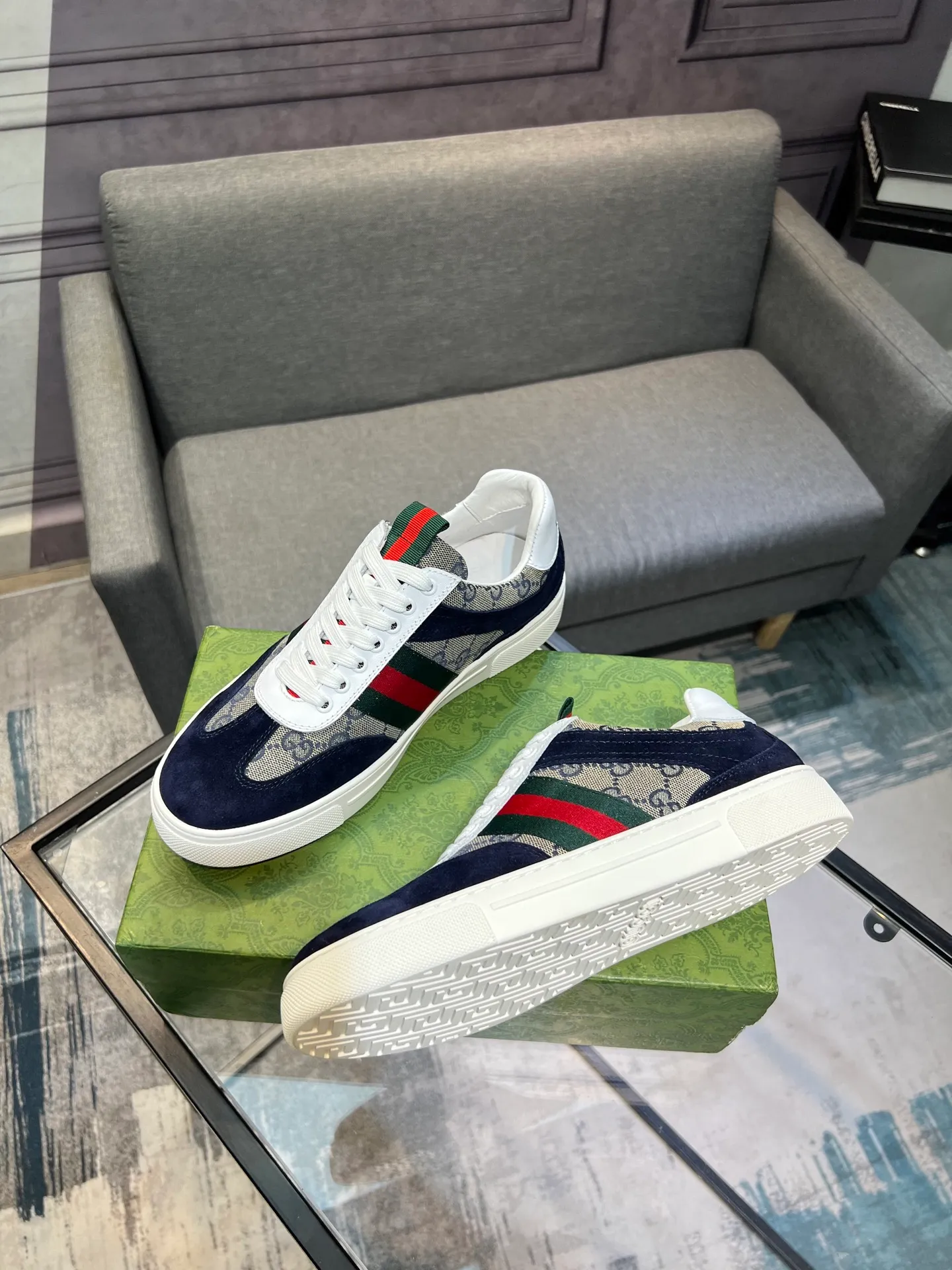 Men's Men's Shoes 💰440 Gucci Gucci's latest trendy shoes and casual shoes are popular in physical stores, new spring and summer comfortable imported custom original cowhide, unique jacquard fabric element design. With sheepskin lining, original bottom, 💪 details determine quality, you can enter and leave the counter at will, welcome to compare🇮🇹, code number 38-44 (45 customized)